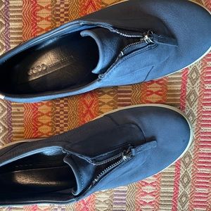 Ecco Zipper Slipper Tennis style